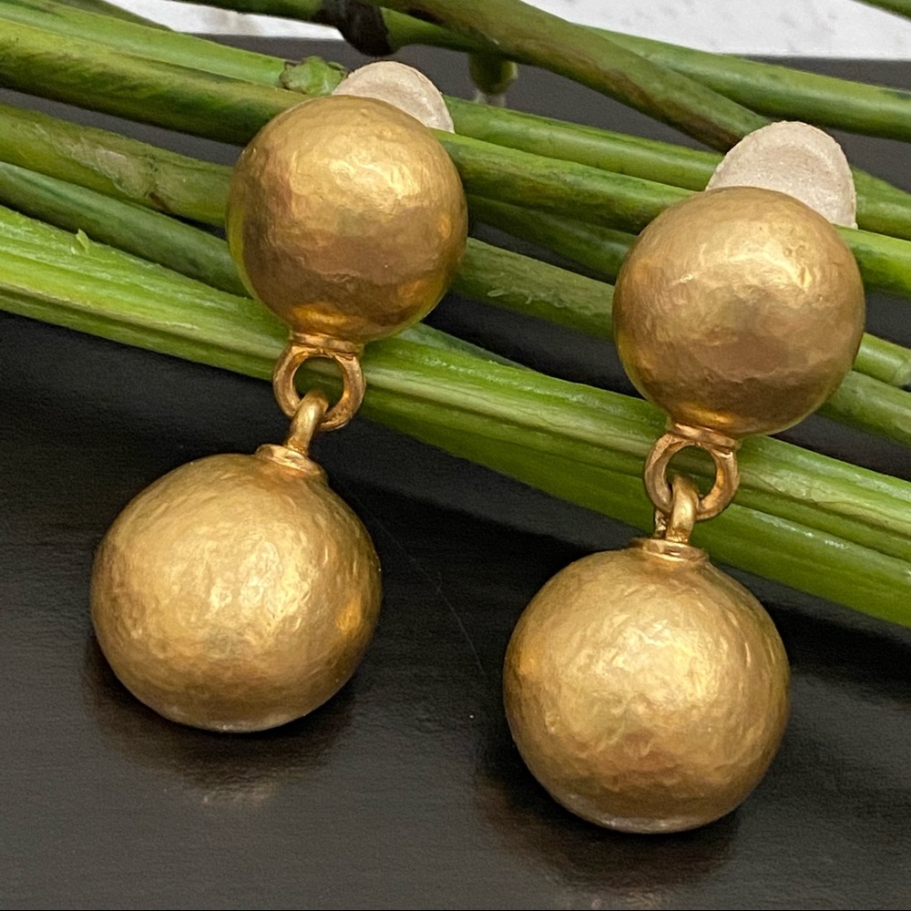Vintage Unsigned Brushed Gold Door Knocker Button Clip On Earrings